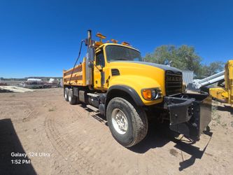 2005 mack dump truck