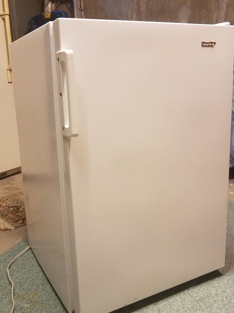 Danby 4.7Cu/Ft Upright Freezer