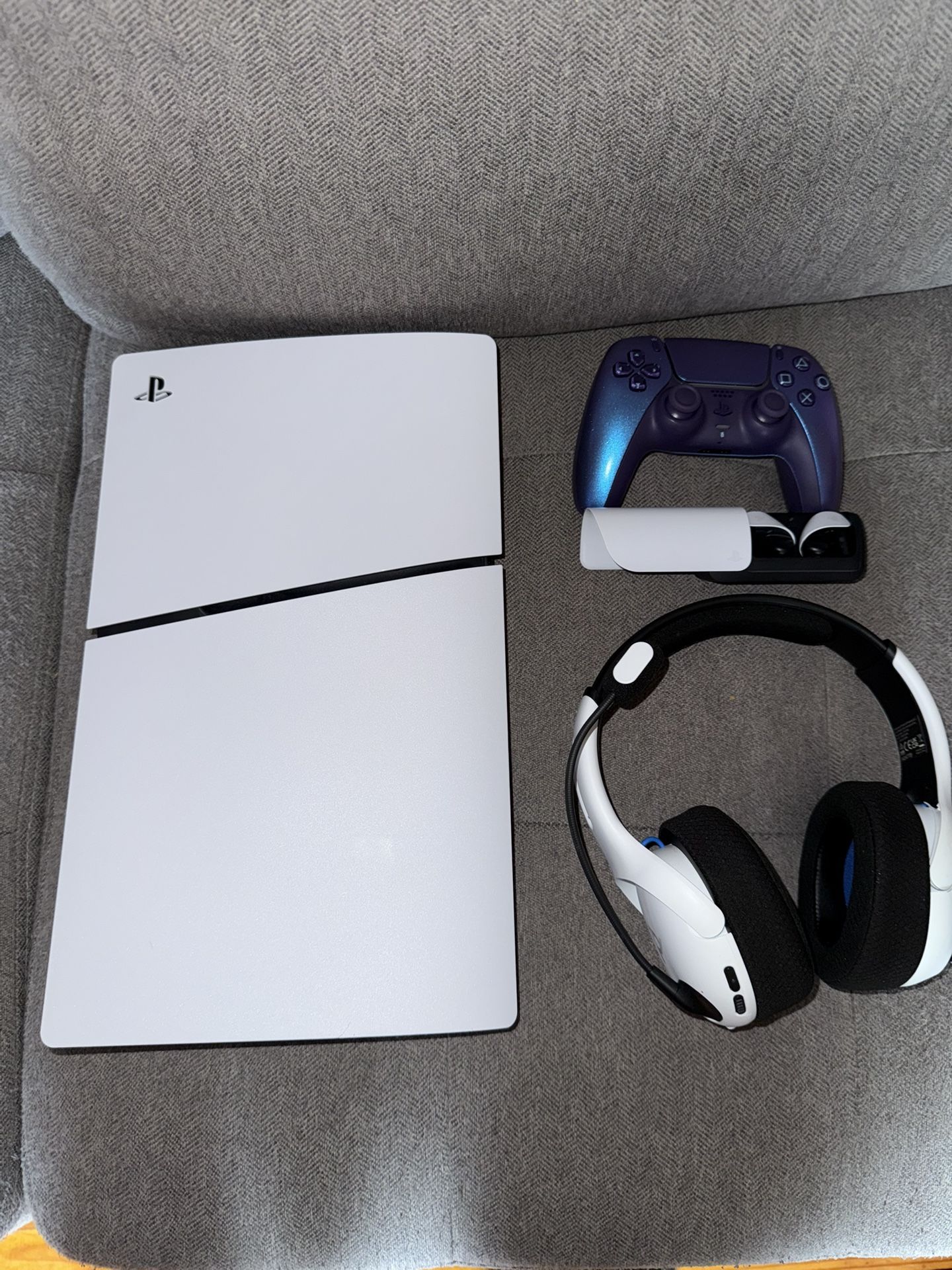 PlayStation 5 Slim Bundle + High-End Accessories – Adult Owned, Excellent Condition