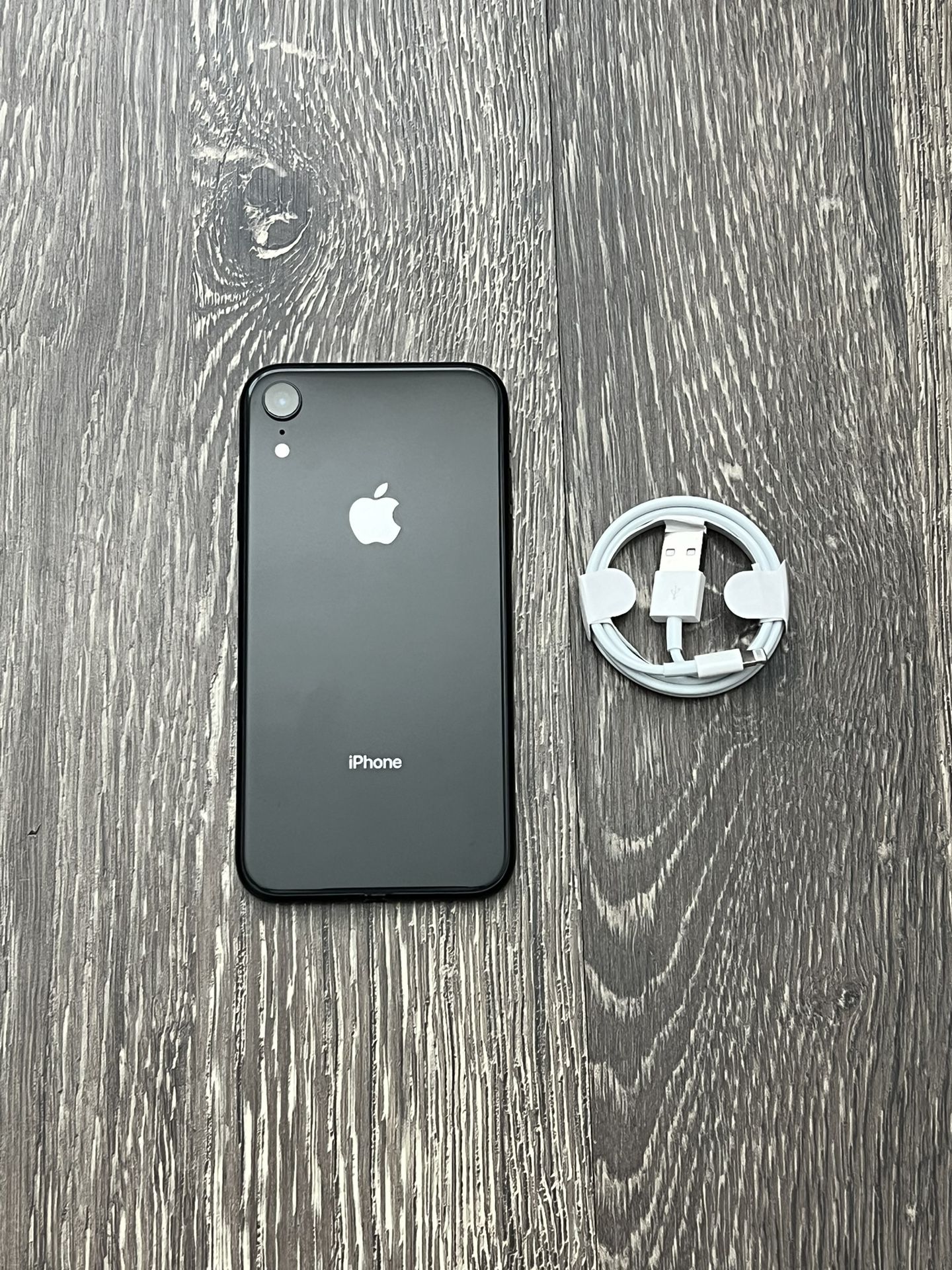 iPhone XR UNLOCKED FOR ANY CARRIER!