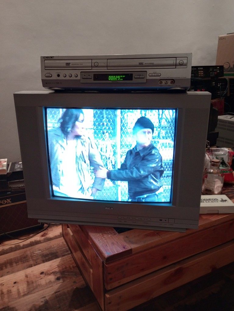 RCA 20V500T 20" CRT TV Retro Gaming Television Vintage S-Video HiFi Stereo Flat