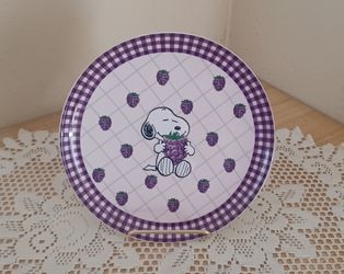 Knott's Snoopy Boysenberry Plate