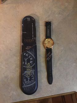 GUESS watch with case. Like New! Leather band.