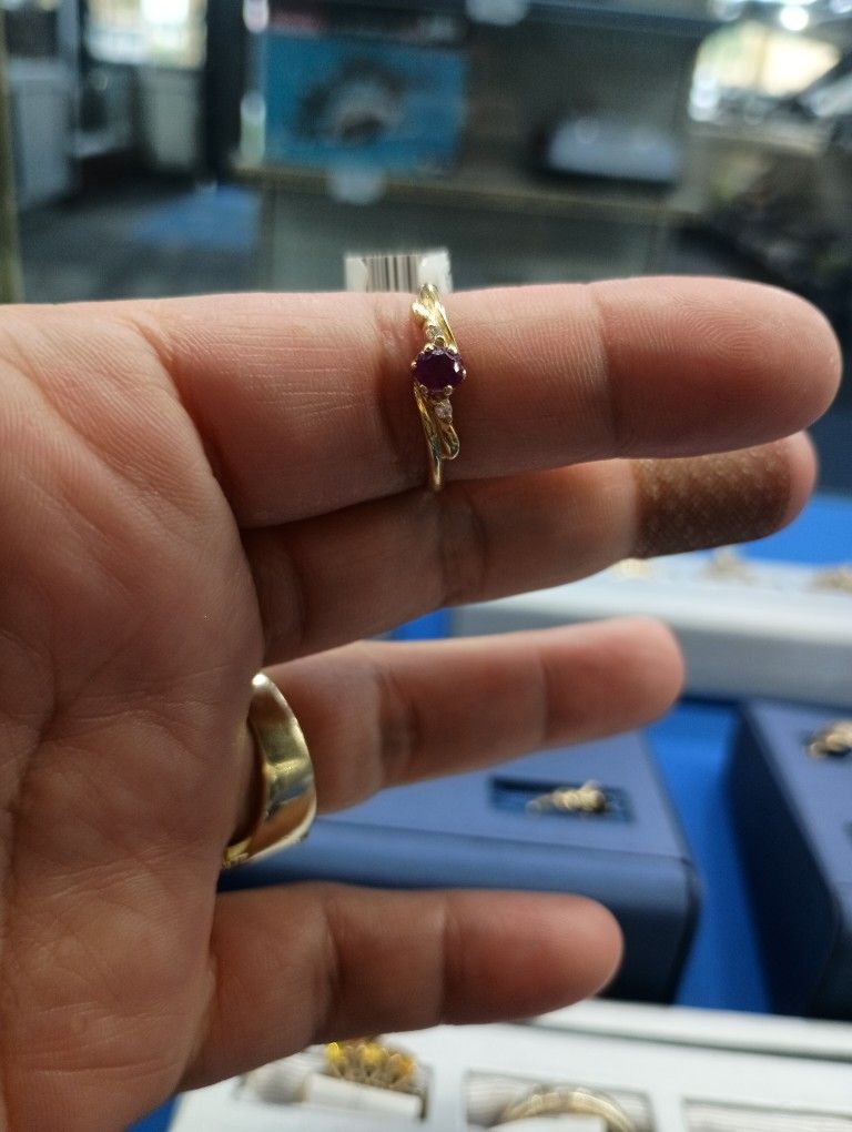 Ladies Ring With Stone