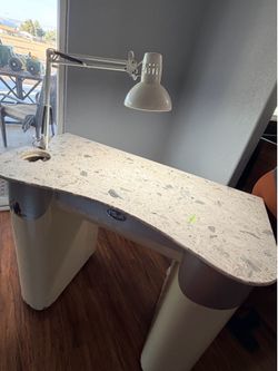 Nail table