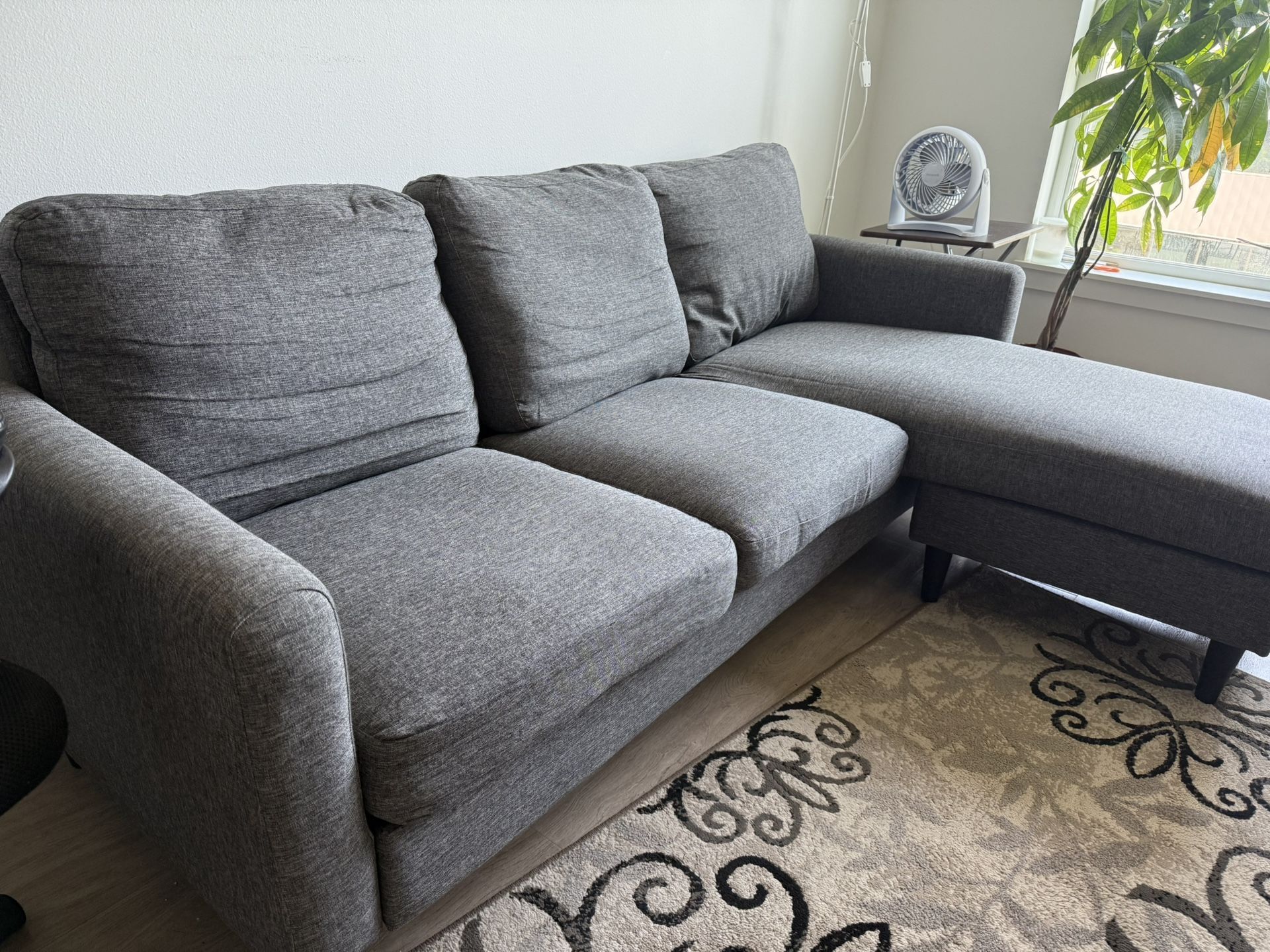 Sectional sofa and chaise 81.6in wide