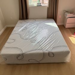Queen Memory Foam Gel Mattress New🍃