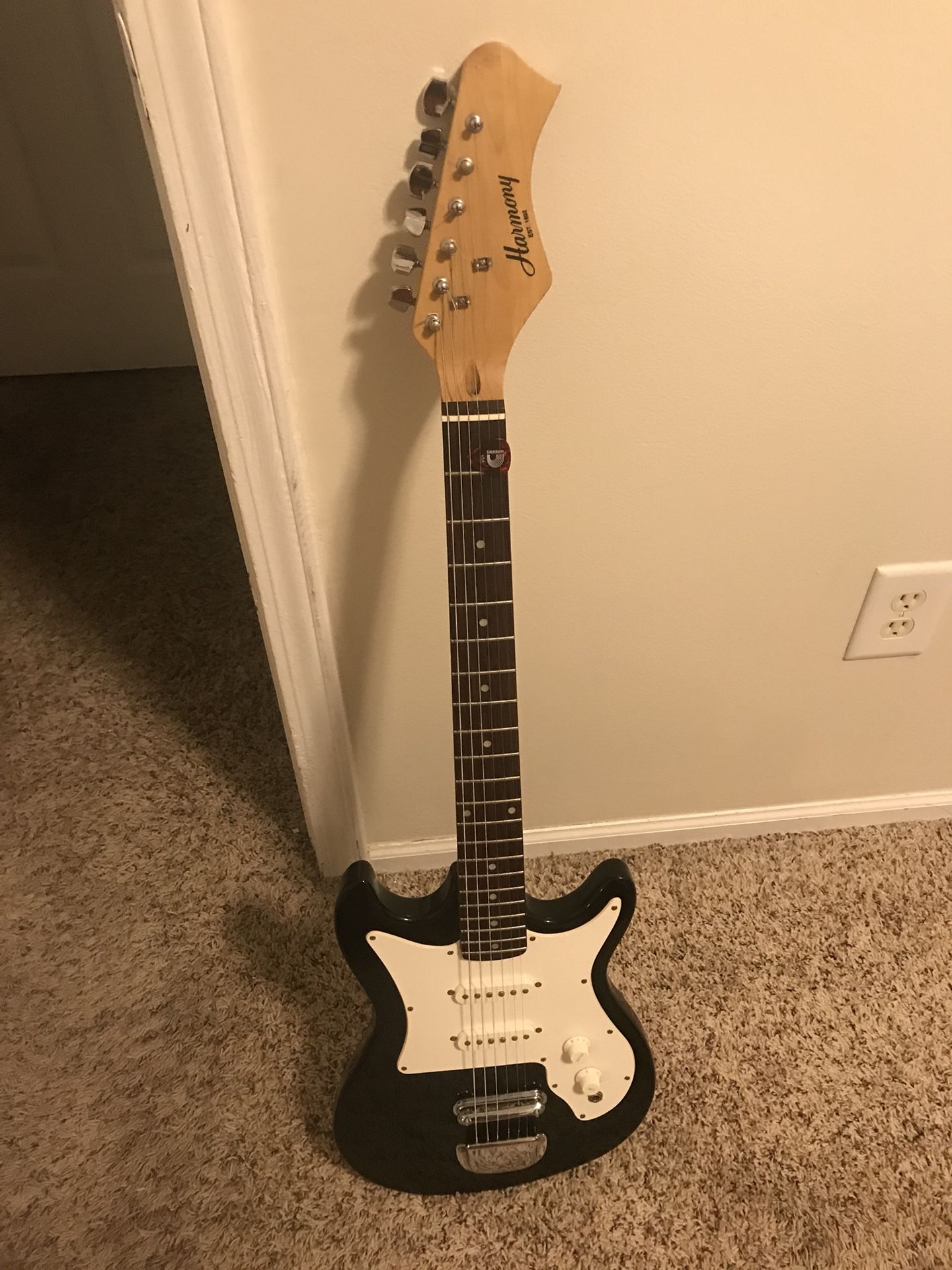 Harmony Stratocaster Strat Styled Electric Guitar With Gig Bag! Harmony Stratocaster Strat Styled Electric Guitar With Gig Bag!