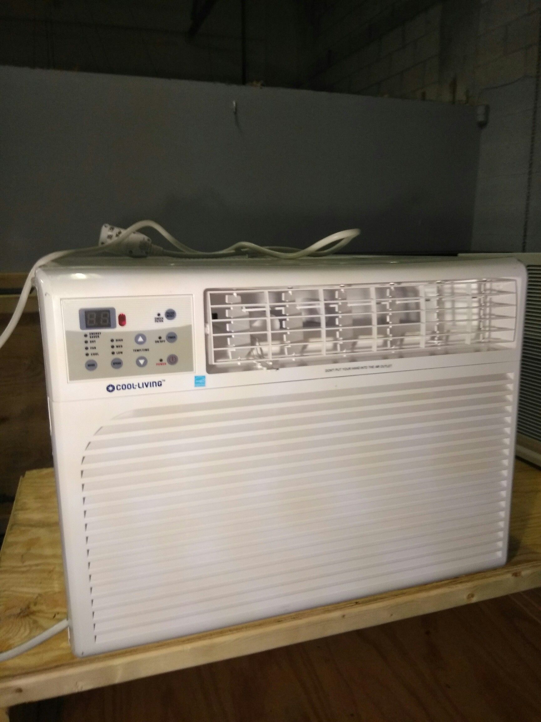 15,000 BTU 115-Volt window AC unit