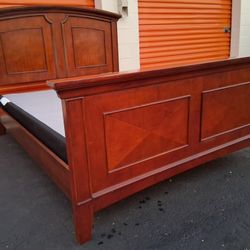 Qun Sz Bd Frm With Base Good Condition 