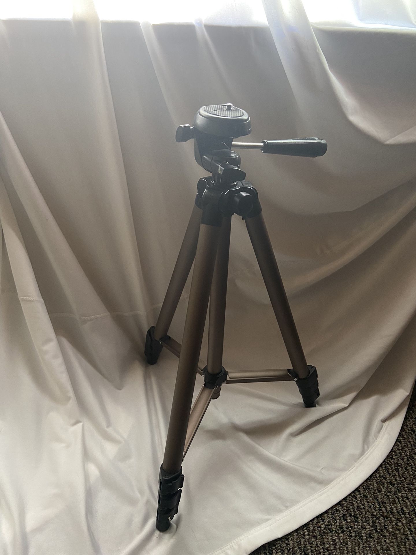 Amazon Basics Tripod 