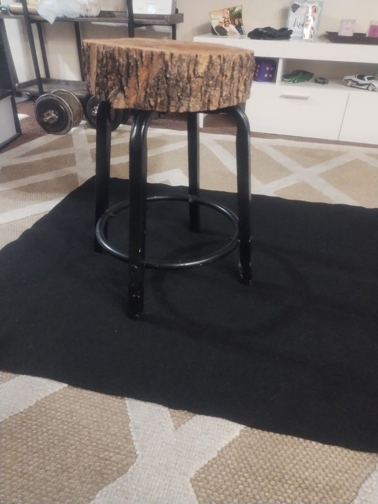 Wood log top Barstool/Shop Stool