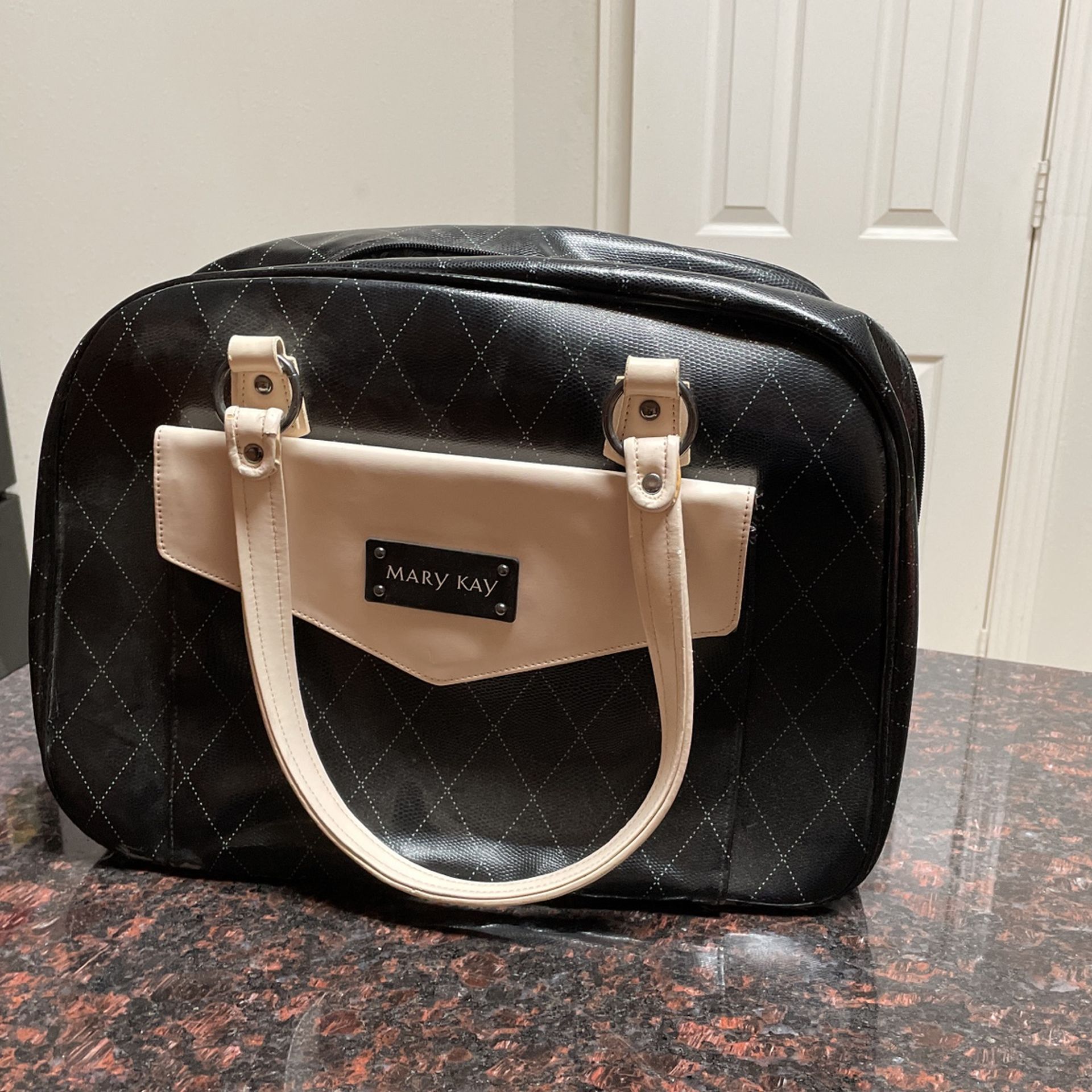 Mary Kay Hangbag & Compartment Bag