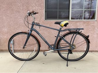 Momentum Street Commuter Bike (by Giant) - Medium/Large Frame