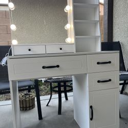 Vanity+ Chair