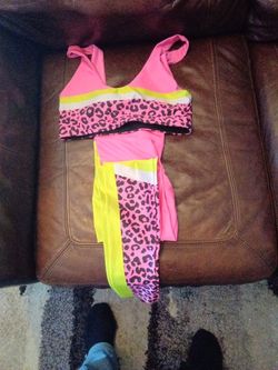 New Gold Sheep Size Small Leggings/Sports Bra Set