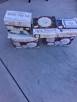 Royal Seasons Stoneware Dinnerware & Table Set Bundle