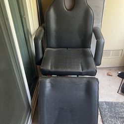 For Sale: Reclining Black Beauty Chair – Great Condition! ✨🪑