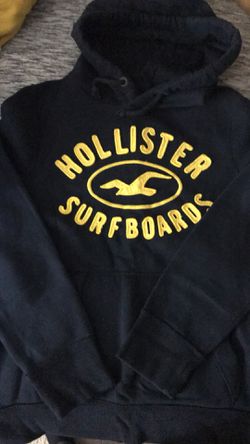 Mens hollister hoodie, medium $15
