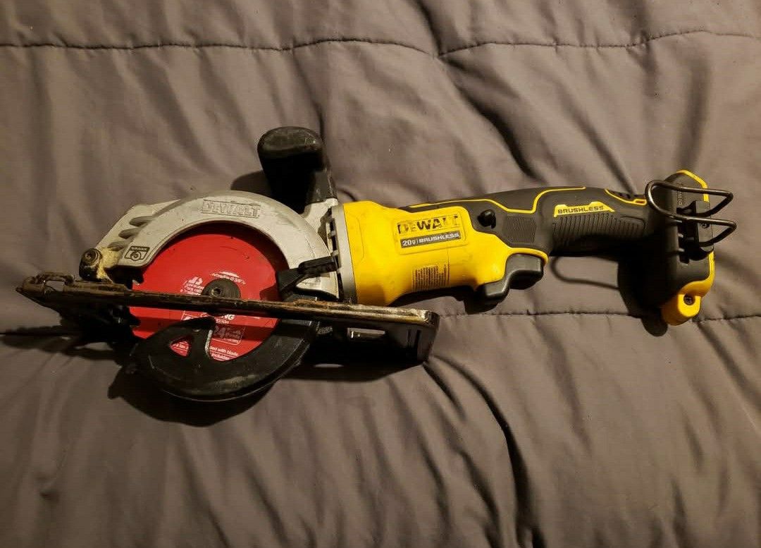 Dewalt 20v Brushless 4 1/2" circular saw