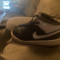 Girls Pink And Black Jordan’s