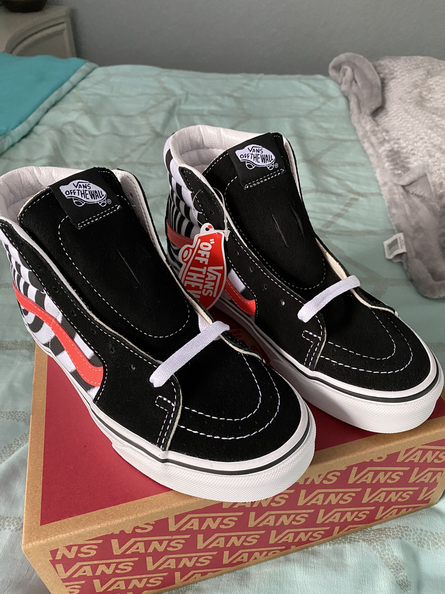 Spiral Black/fiery Coral Vans