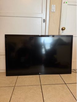55 Inch LG LED TV for Repair – Powers On, Backlight Issue