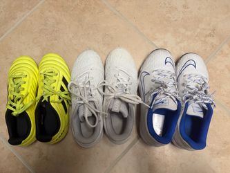 Kids cleats