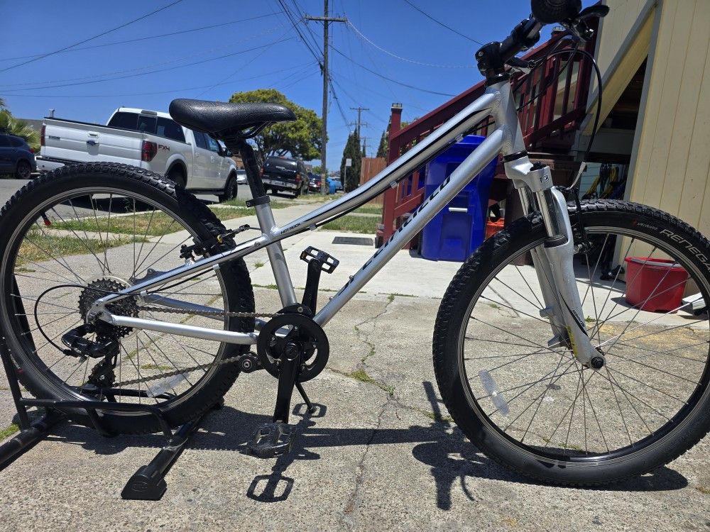 Specialized HotRock Mountain Bike 24
Excellent Condition Ready to Ride
