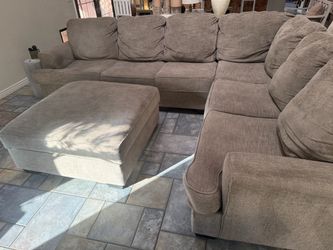 Large Gray Fabric Sectional Sofa with Ottoman