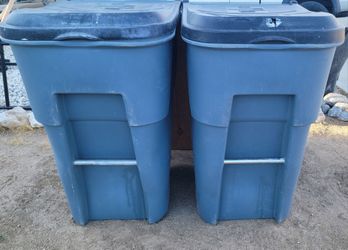 Trash Can with Wheels