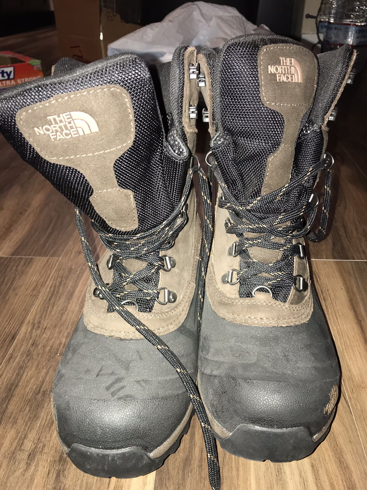 NORTH FACE MENS WATERPROOF BOOTS SIZE 8