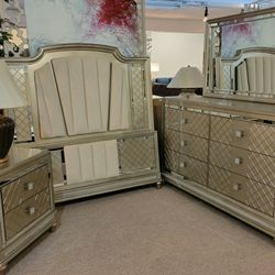 Bedroom Set Queen Bed Nightstand Dresser Mirror
