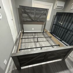 queen size bed $250 se habla español ontario📍