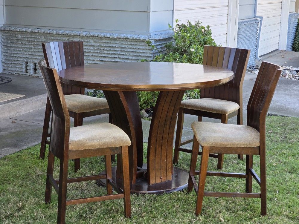 Round Dining Table with 4 Chairs