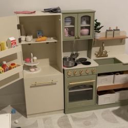 Tini Land Kitchen + Refrigerator 
