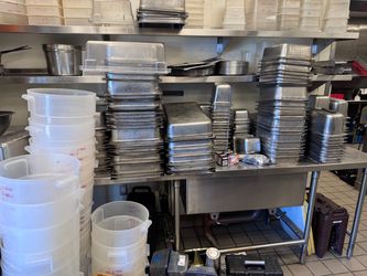 Commercial Kitchen Stainless Steel Hotel Pans and Plastic Storage Containers