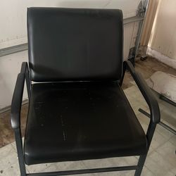 Reclining shampoo chair