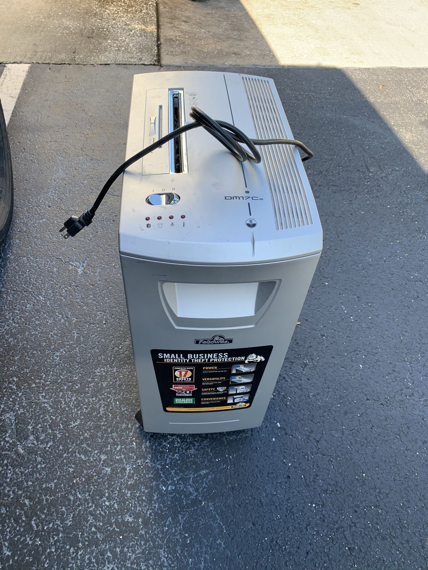 Fellowes shredder dm17cs