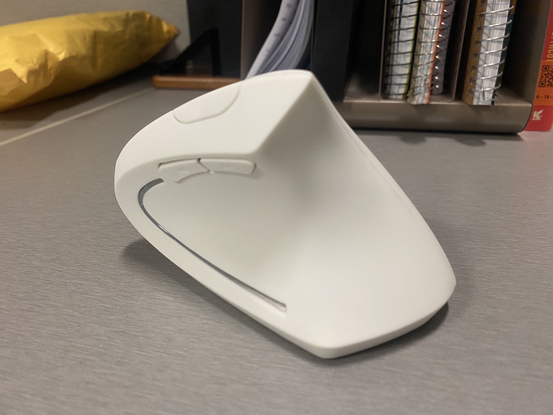 Wireless White Ergonomic Mouse