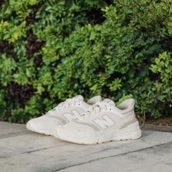 New Figs Newbalance 997R Cream Colorway Size Unisex 9M/10.5W Comfy Shoes $140