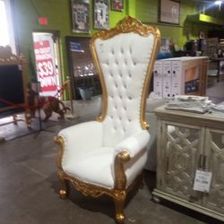 White And Gold Throne Chairs ( Ask For Jose)
