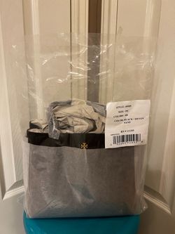 BRAND NEW TORY BURCH BLAKE SMALL TOTE In Black Retail: $350.00 Color: Black Pick Up Only 77090 Area