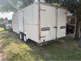 Enclosed trailer