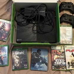 Xbox One Two Controllers And 6 Games. 