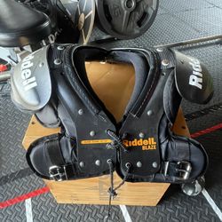 Youth Riddell Shoulder Pads Small 11-12”