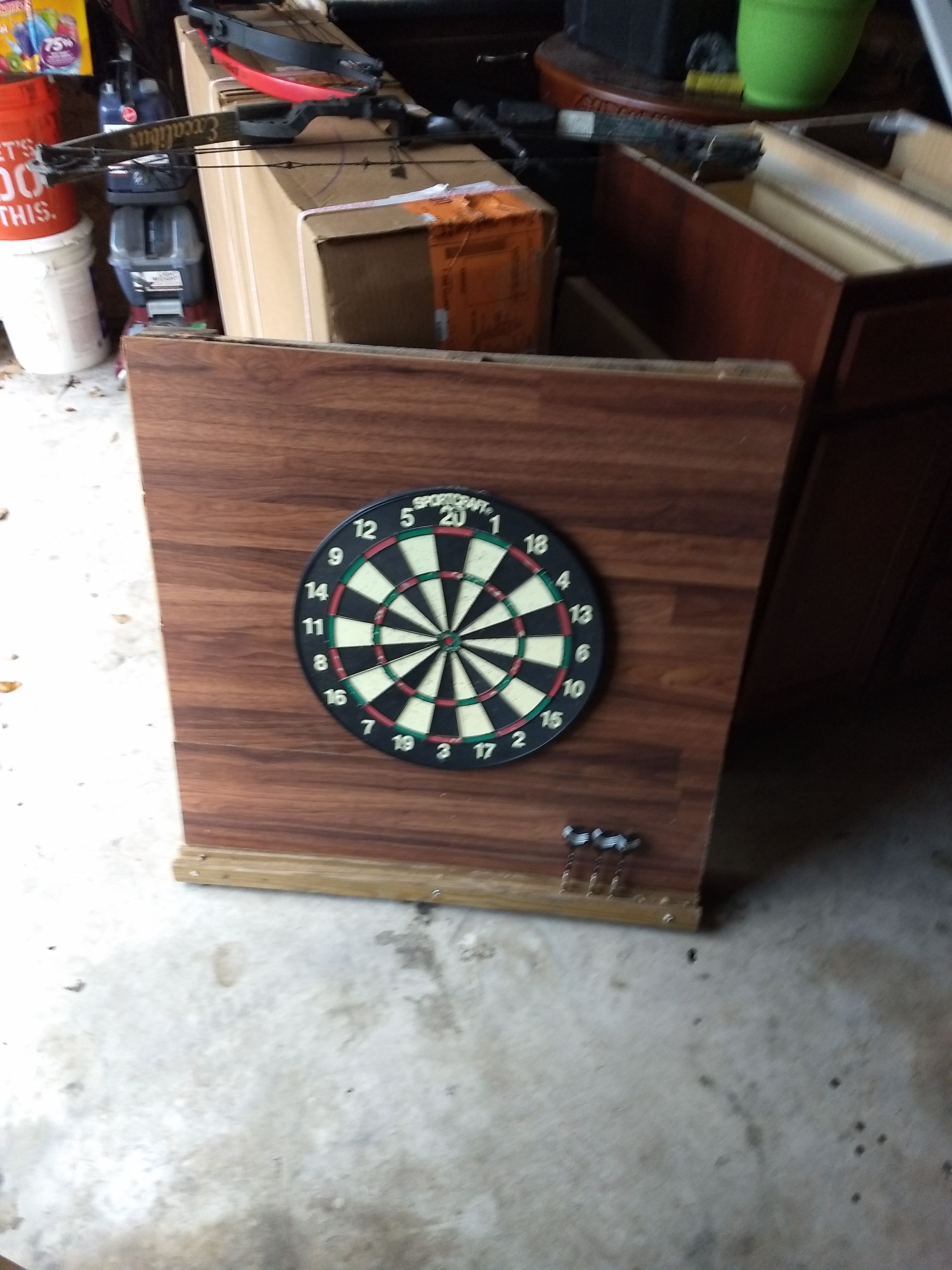 Pallet wood dart board