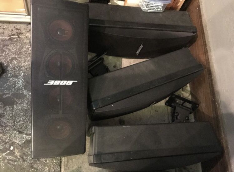 Bose Speakers (4) And Hanging Brackets