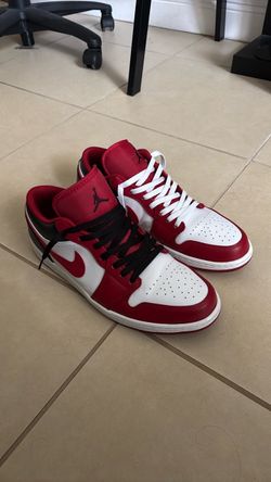 Jordan 1 Low Bulls