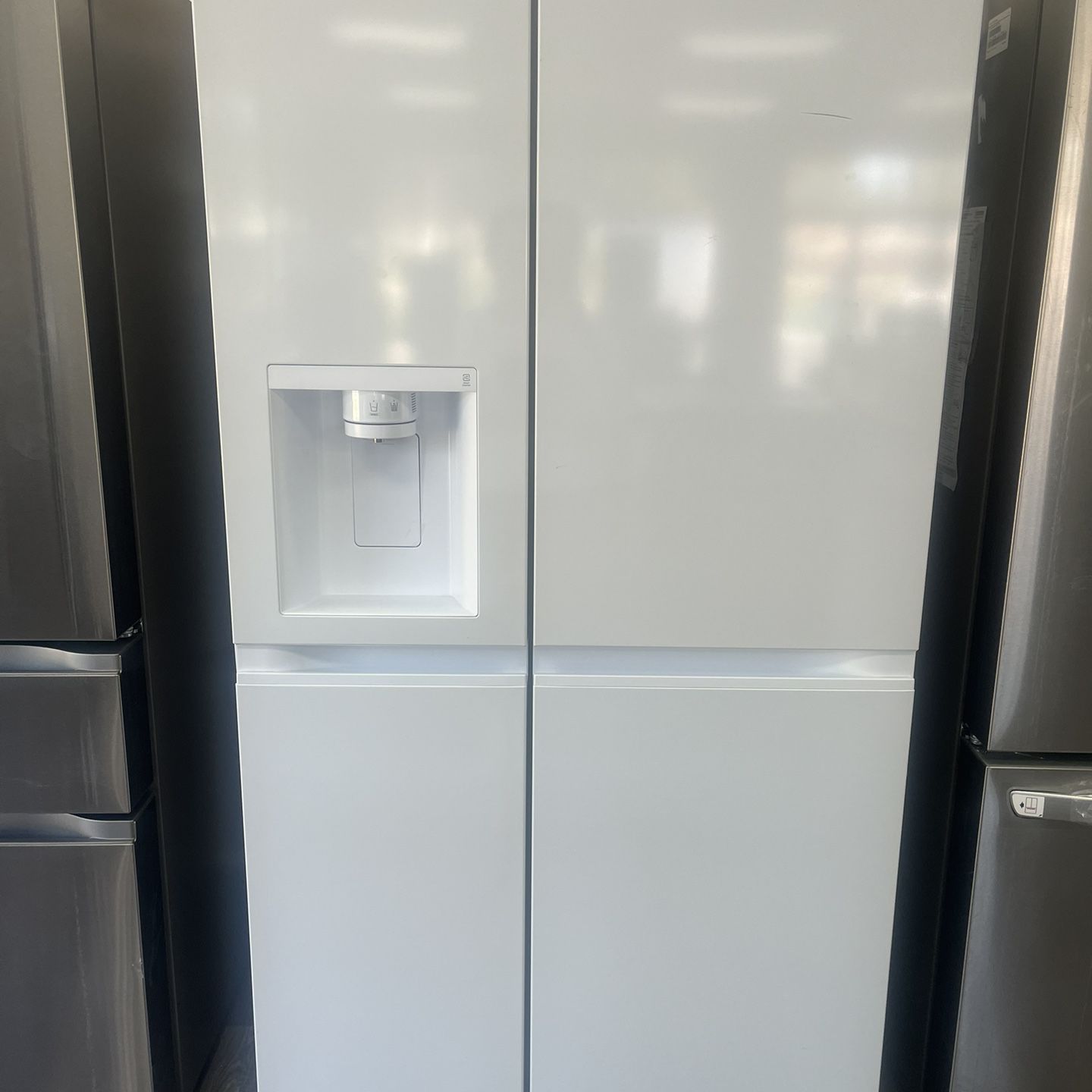 36” wx33” D Side By Side Refrigerator With Water Ice Dispenser Now $849 MSRP$1665